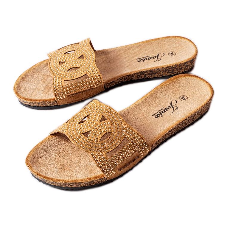 Smeđi tobogani ukrašeni Lagacé mlaznicama smeđa