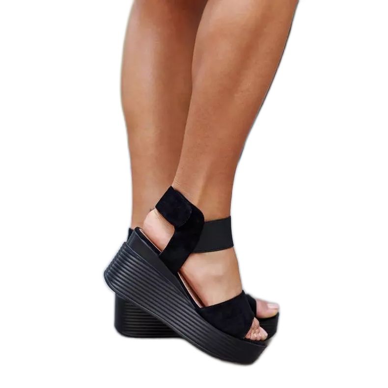 Crne sandale na klin od Romani crno