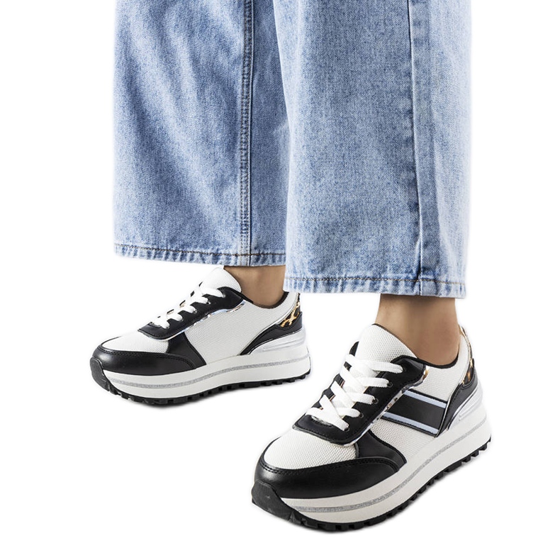 Crne tenisice sa svjetlucavim umetcima iz Langa bijela