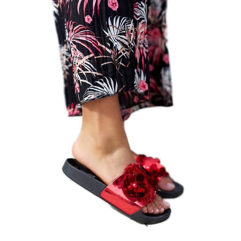 Crveni tobogani s ukrasnim gornjištem iz Caggia crvena