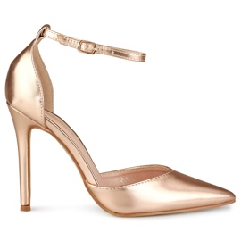 Elegantne igle pričvršćene na gležnju zlatni