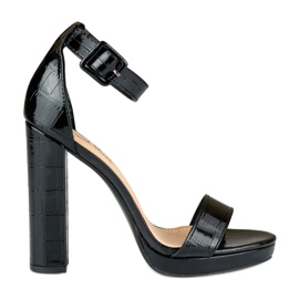 Crne lakirane sandale na visoku petu crna
