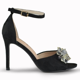 Sandale na petu s ukrasnim perlicama crna