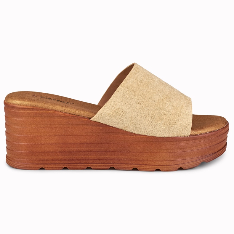 Bež sandale na klin od Versis