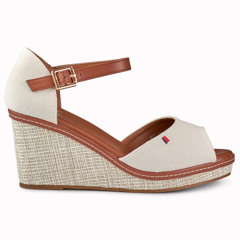 Ženske bež sandale na klin marke Tomm