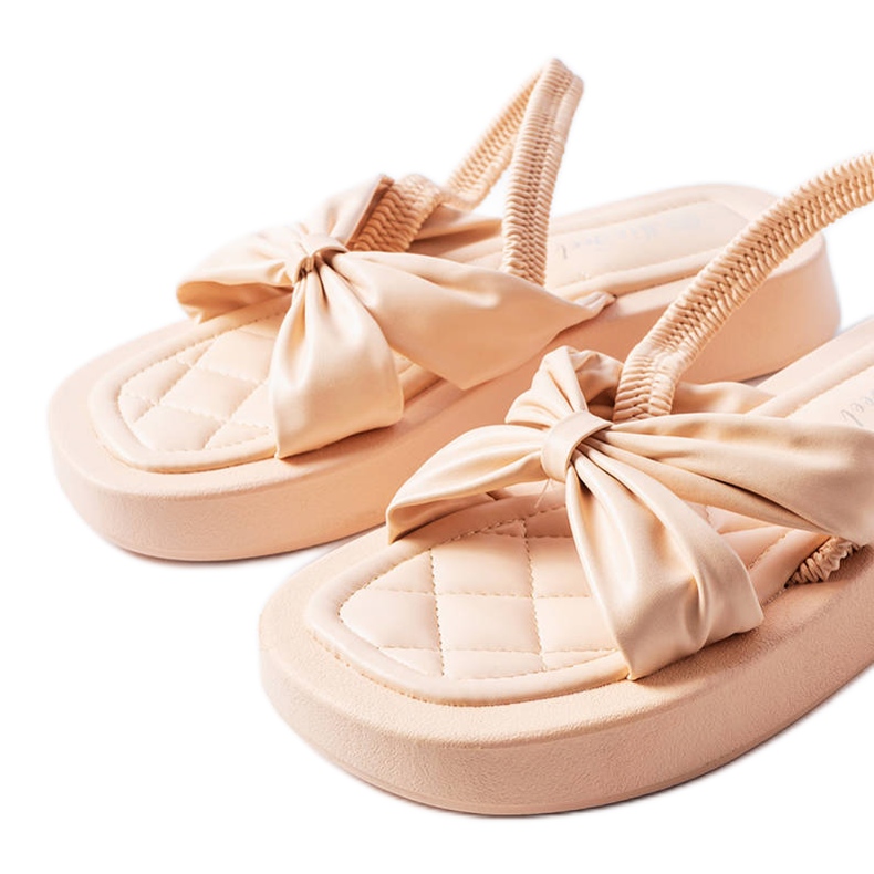 Bež sandale s platformom iz Montagne