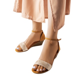 Veltri zlatne sandale na klin zlatni