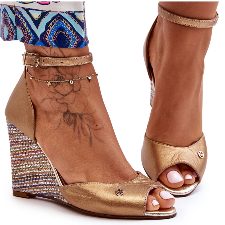 Kožne sandale na wedges Laura Messi 2603/784 zlatne zlatna