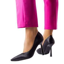 Crne igle sa satenskom završnicom iz Vinceza crna