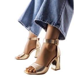 Marlens sandale sa zlatnim blokovima