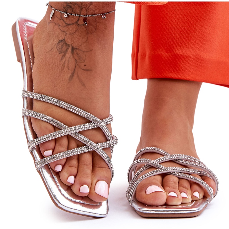 Ženske papuče s prugama i kamenčićima Silver Leomi srebro