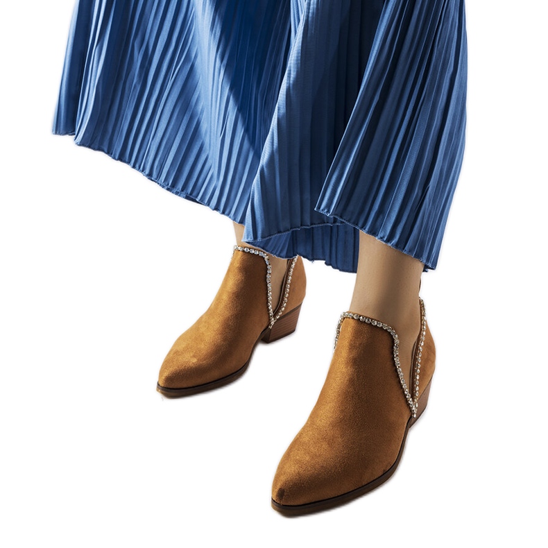 Smeđe čizme ukrašene Ditten kamenčićima smeđa