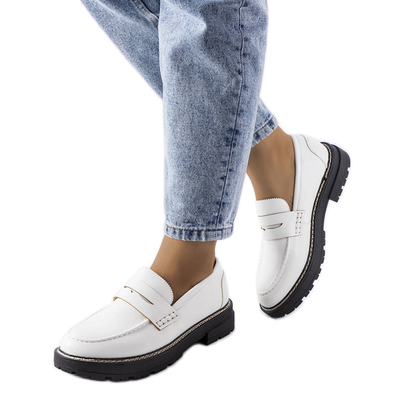 Bijeli brogovi s kožnim uloškom iz Biddie bijela