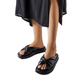 Crne niske sandale na klin marke Hog crna