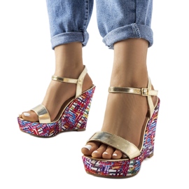 Fairmont sandale sa zlatnim klinovima