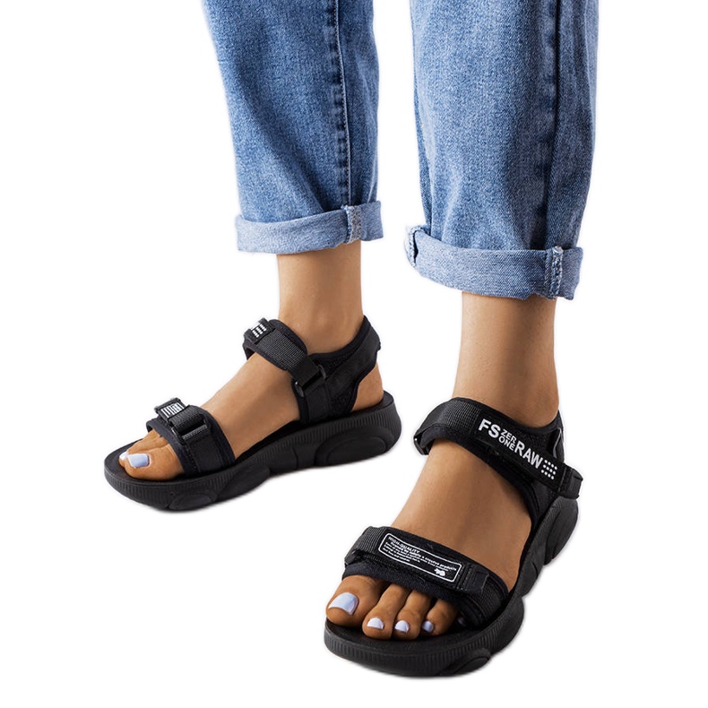 Crne sportske sandale iz Sanjita crno