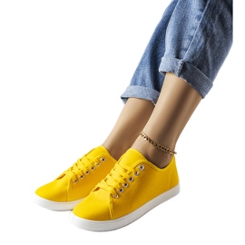 Žute platnene tenisice iz Nampe žuta boja