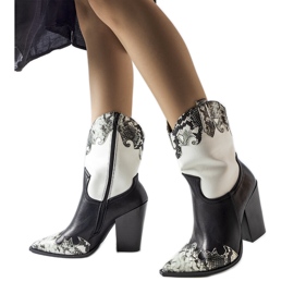Polu crno-bijele kaubojske čizme sa zmijskim umetcima crna