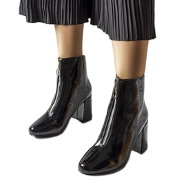 Crne lakirane čizme sa srebrnim Soutter patentnim zatvaračem crna