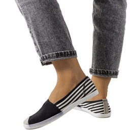 Crne tekstilne tenisice marke Harlee crna