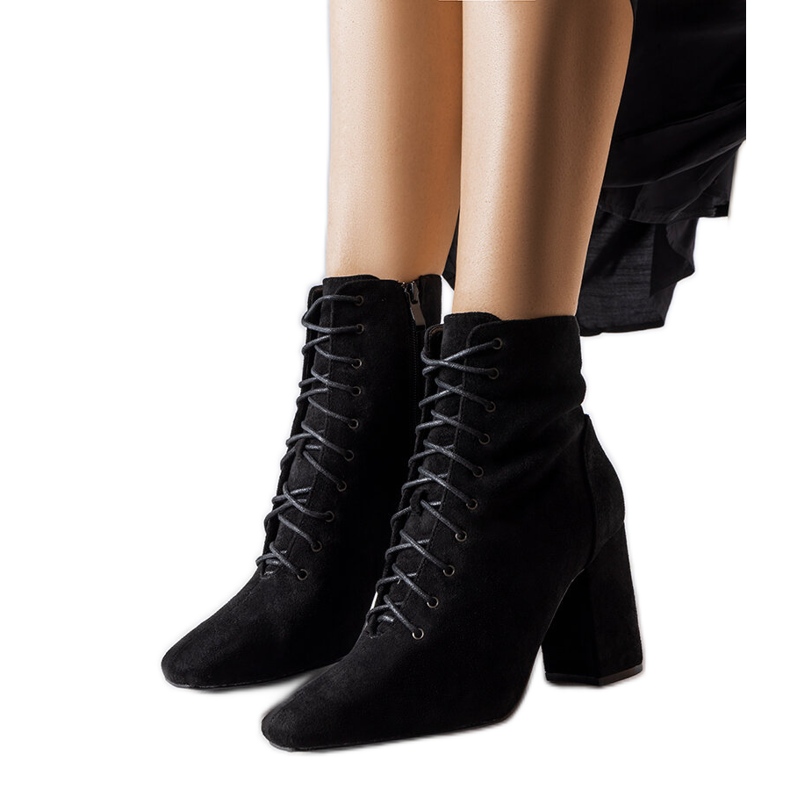 Crne gležnjače na vezanje iz Drouinsa crno