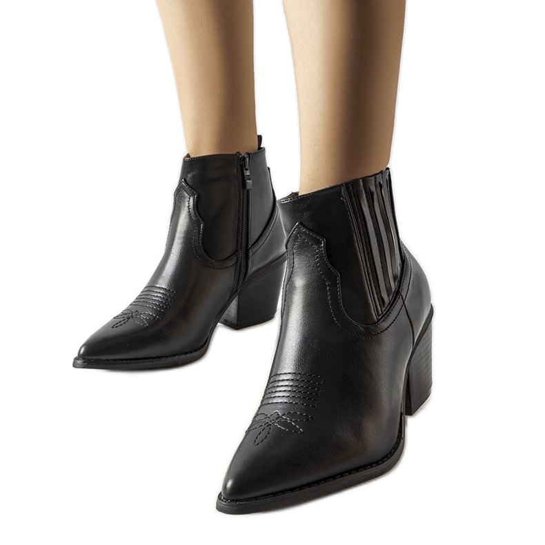 Crne klasične kaubojske čizme iz Gustava crno