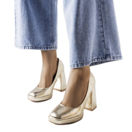 Zlatne cipele s visokom petom iz Maillyja zlatna