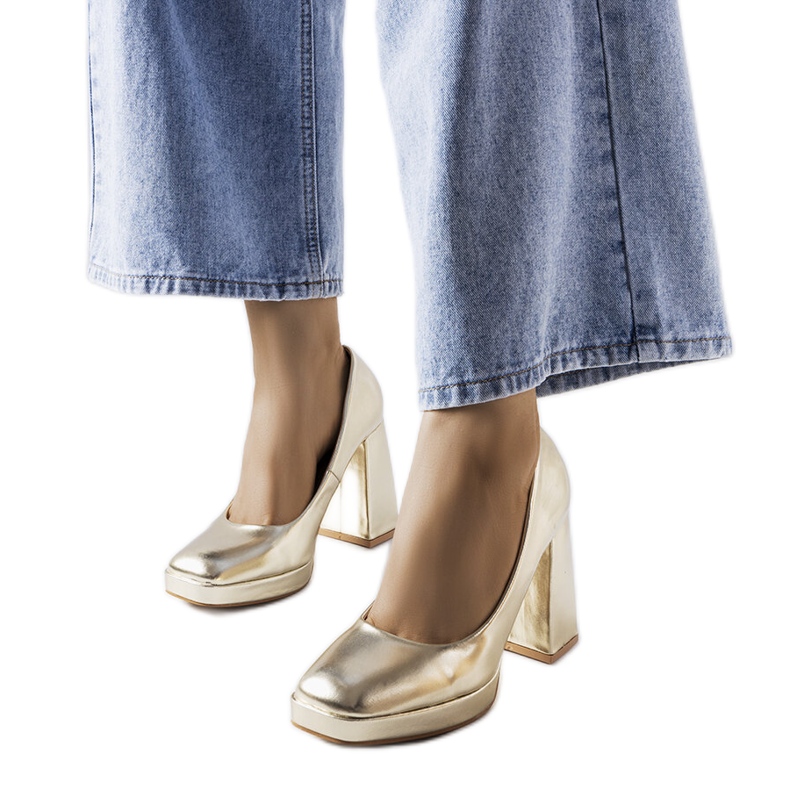 Zlatne cipele s visokom petom iz Maillyja zlatna