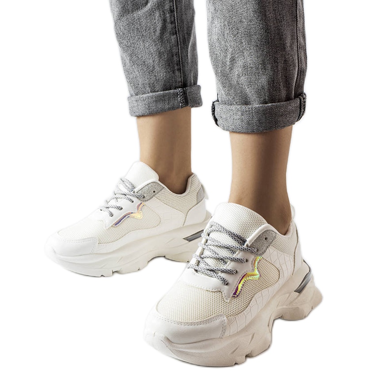 Bijele tenisice ukrašene šljokicama od Beatrice bijela