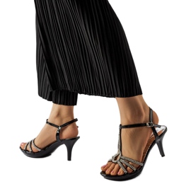 Crne sandale na visoku petu s kubičnim cirkonima iz Levanea crna