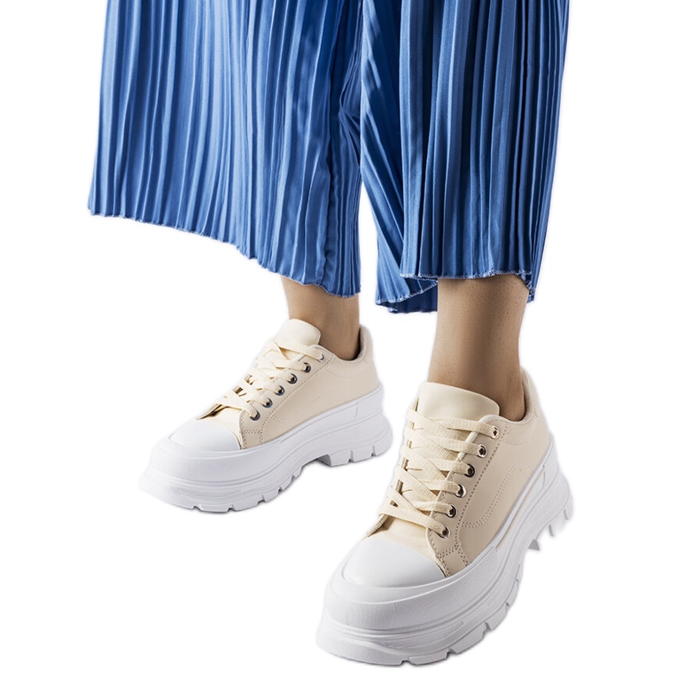 Bež tenisice s visokom platformom marke Kari