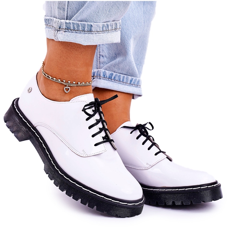 Ženske kožne cipele Oxford Maciejka White Laked 04087-11 bijela