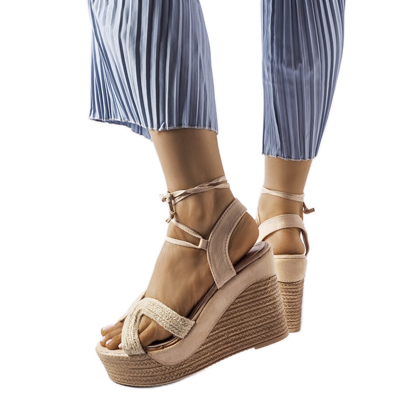 Bež espadrile na klin iz Berte