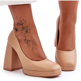 Punpe na debelu petu gole Rosalie bež