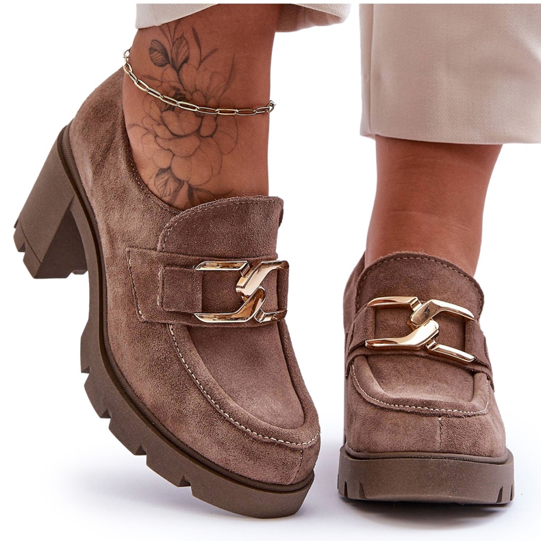 Lemar Tamno bež Harmell elegantne cipele na stupu sa zlatnim ornamentom