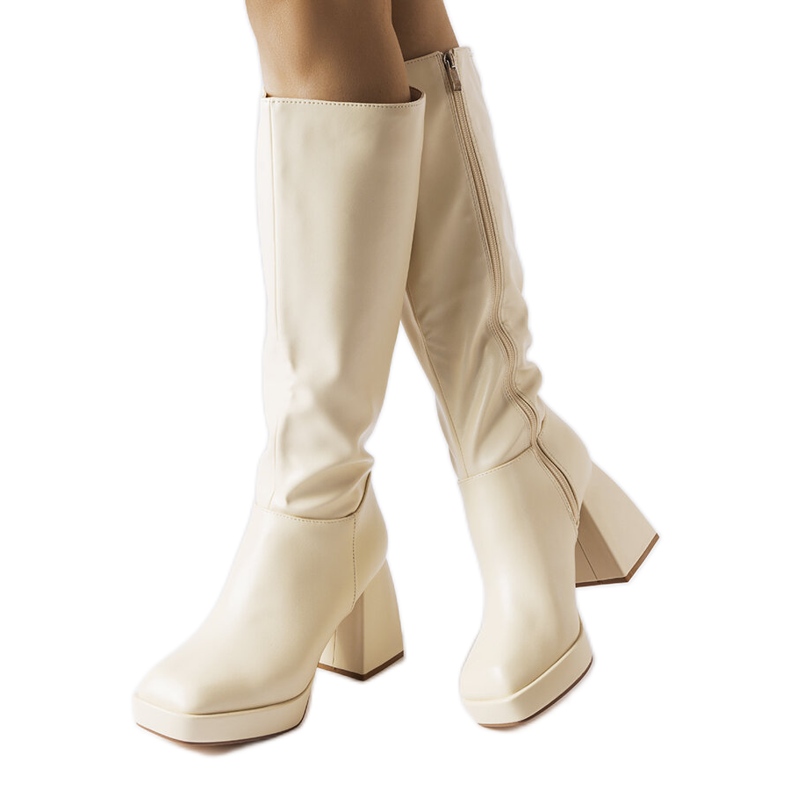 Bež čizme na masivnom stupu iz Villanove