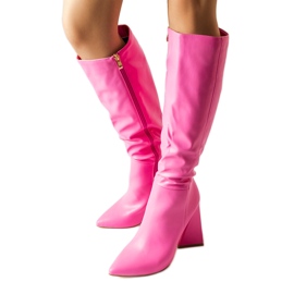 Ružičaste čizme na Medicina postu ružičasta