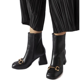 Crne gležnjače iz Castionea crna