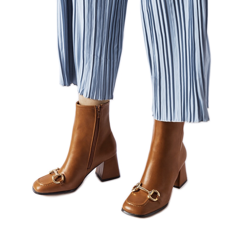 Smeđe gležnjače iz Castionea smeđa