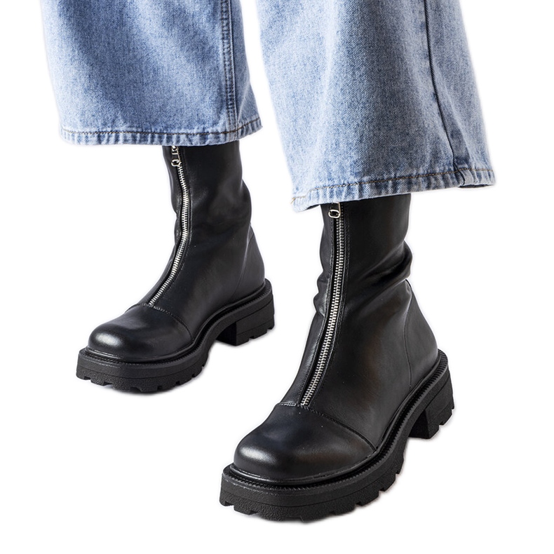 Crne masivne gležnjače marke Scura crno