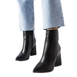 Crne gležnjače marke Abelina crna