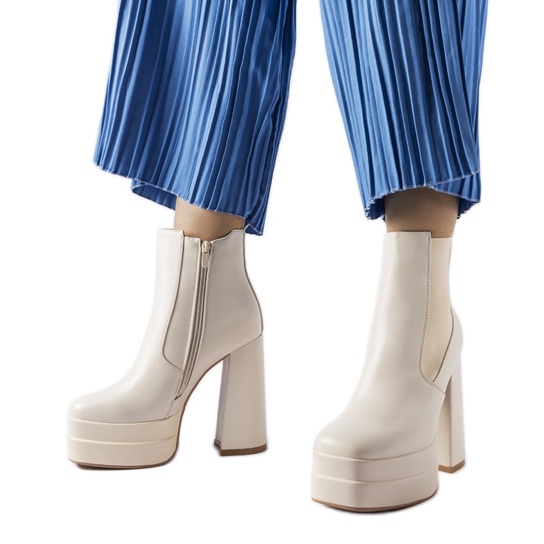 Bež čizme na visoku petu iz Copertina