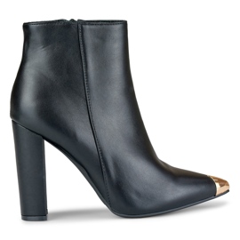 Ženske crne čizme s ukrasnim šiljkom crna