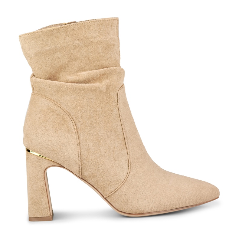 Ženske bež čizme na ukrašenom stupiću