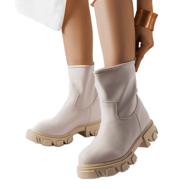 Inna Bež radničke natikače iz Wuorija