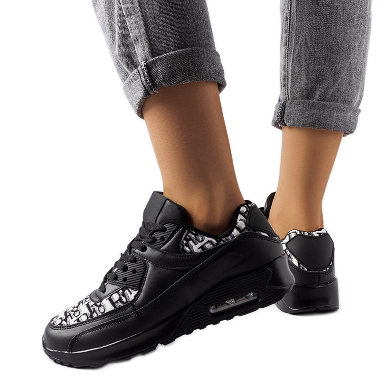 Crne tenisice s umetkom s uzorkom marke Brattiro crno