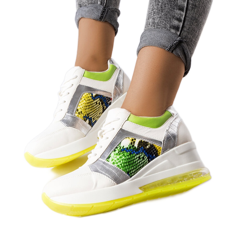 Inna Irpina bijele tenisice na wedge bijela