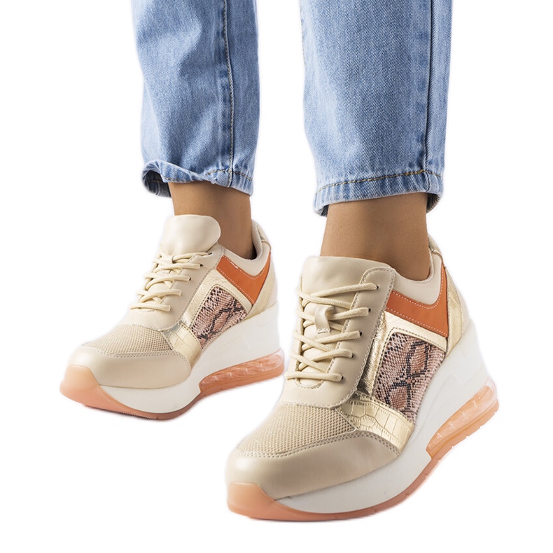 Inna Bež tenisice na klin iz Irpine