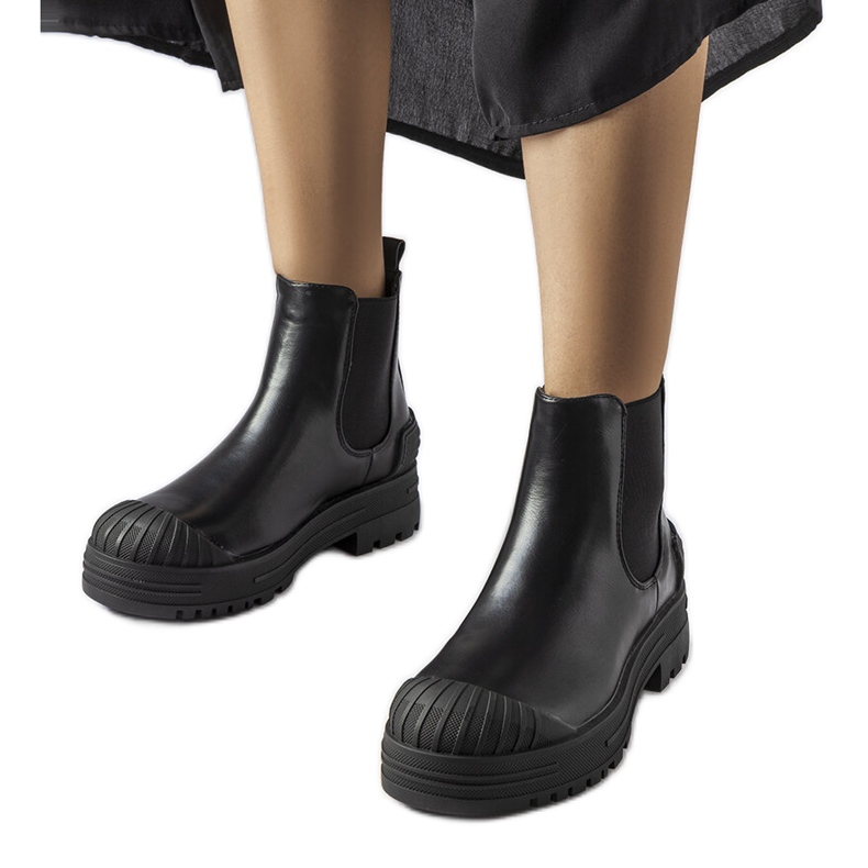 Crne radničke čizme s gumenim umetcima iz Langea crno