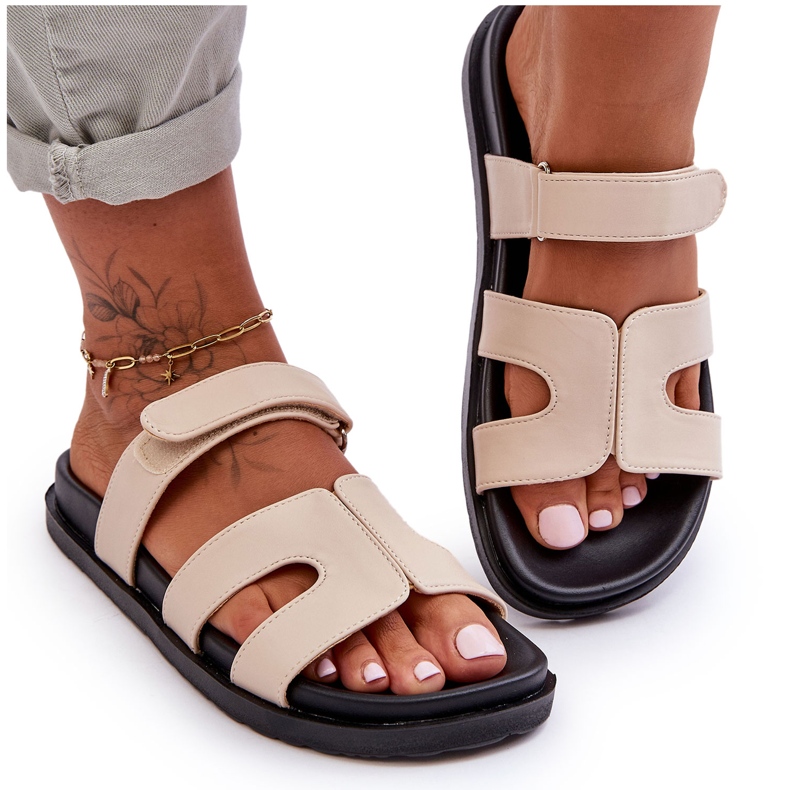 Kožne klasične ženske papuče na čičak bež Amedon